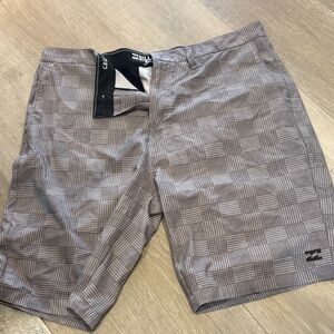 Billabong Crossfire Submersibles Gray Checkered Shorts- size 36